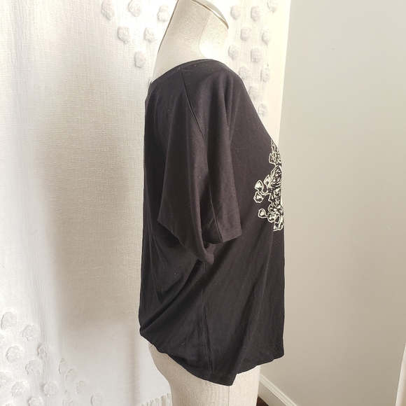 Skull & Rose's t-shirt - Picture 4 of 7